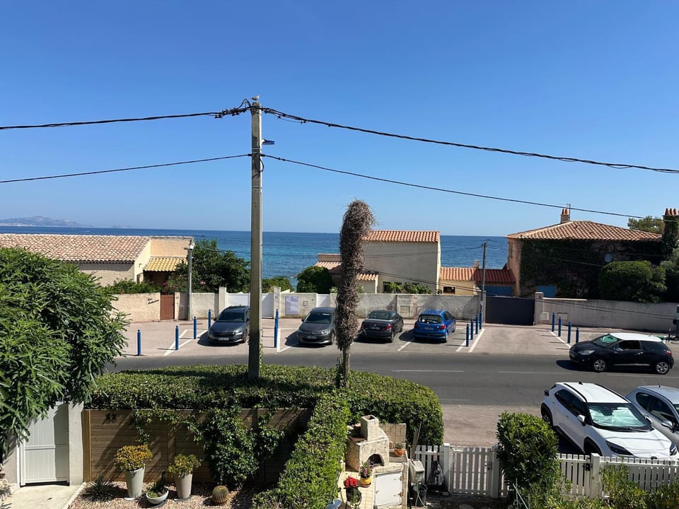 Neighbourhood, Sea view, Location, Parking