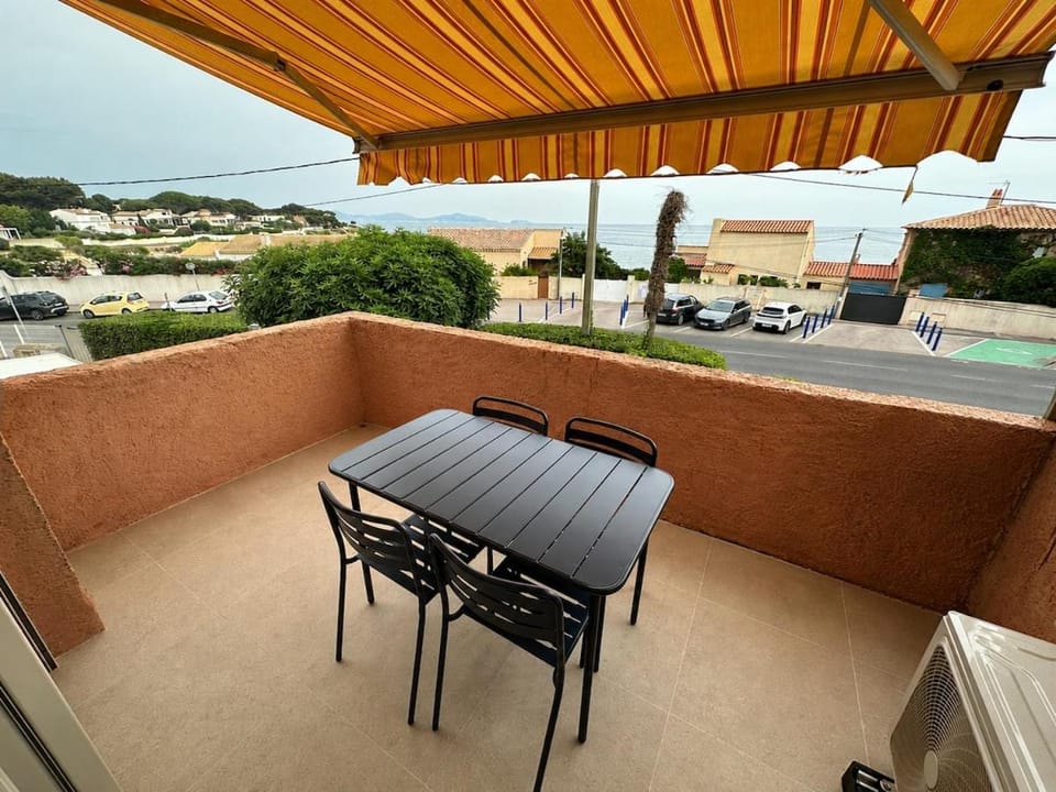 Property building, Patio, furniture