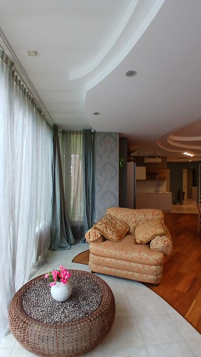 Друхуровневые апартаменты в малоквартирном доме на Костанди Apartment in Odessa