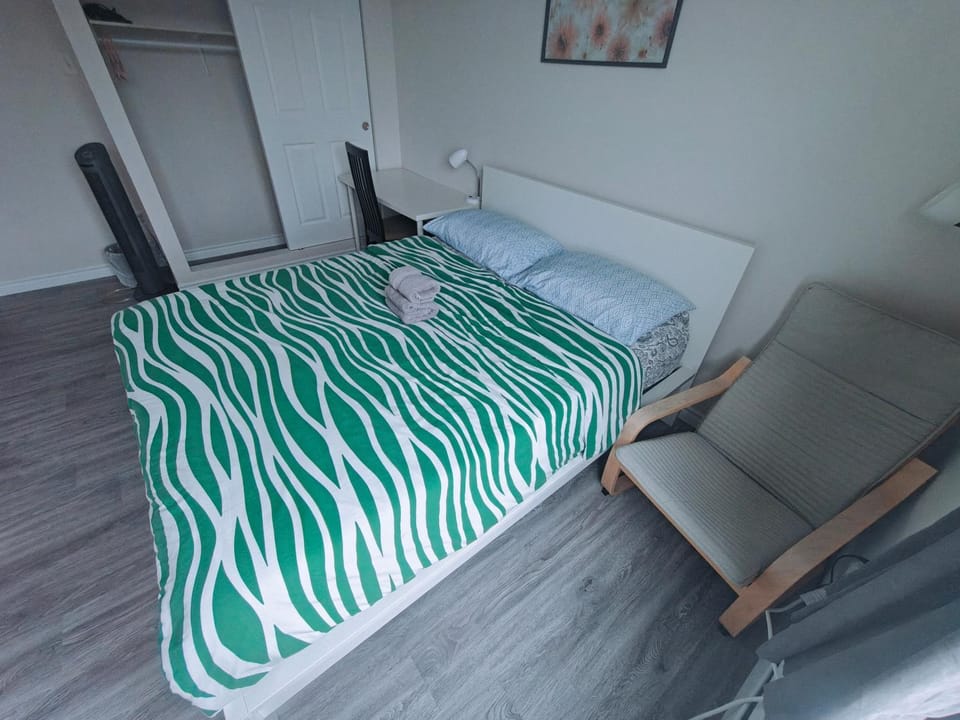 Central Light-Filled 3rd Floor -3C Bed and Breakfast in Dartmouth