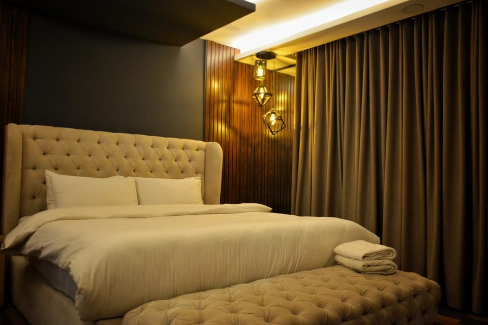 Luxury One Bed Apartment by Alvis Suite Apartment in Lahore