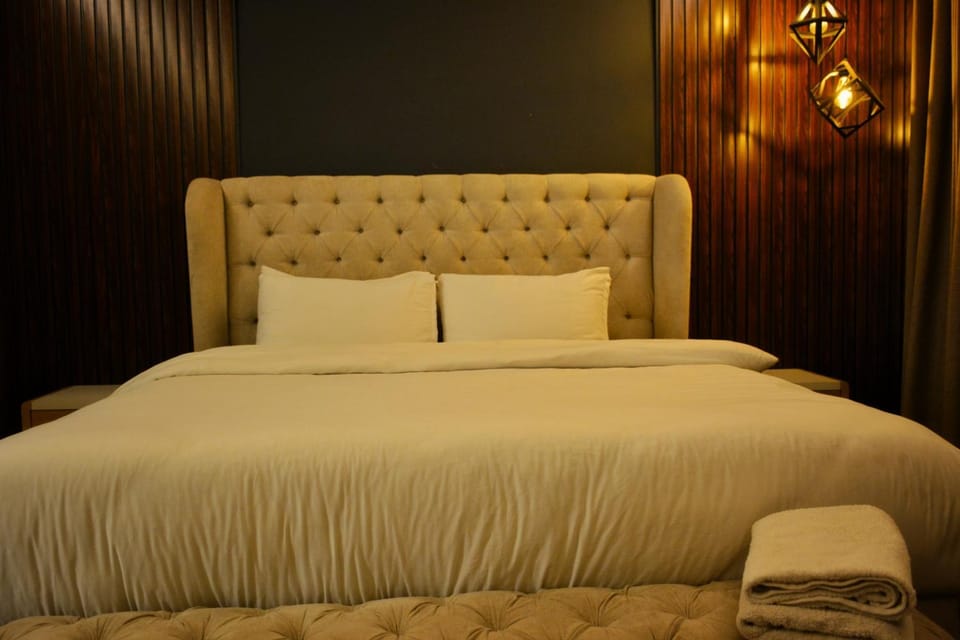 Luxury One Bed Apartment by Alvis Suite Apartment in Lahore