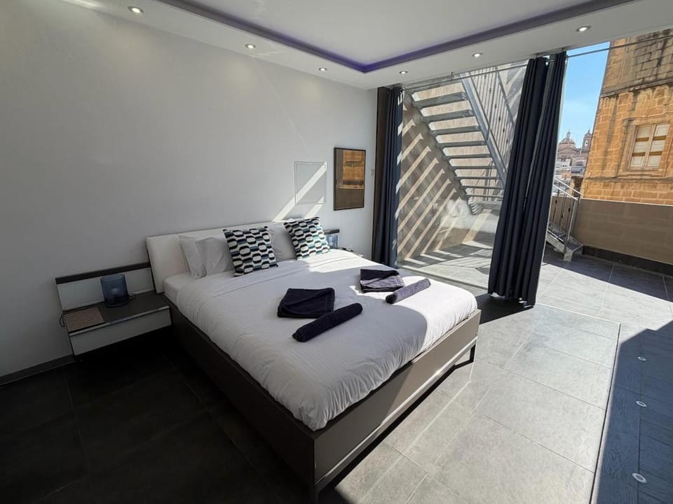 Cardinal Rooftop Townhouse by Aureum House in Malta