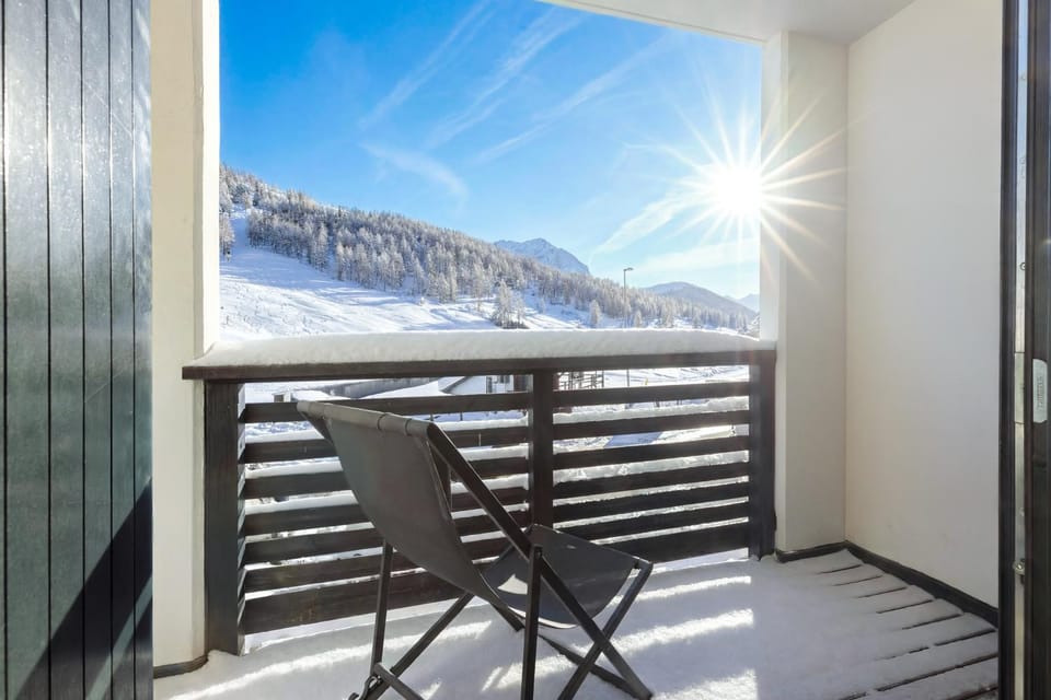 Hostdomus - Sestriere Alpine Escape Apartment in Sestriere