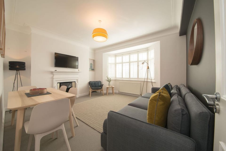 MV1 - Elegant Top-Floor Apartment in Maida Vale Apartment in City of Westminster