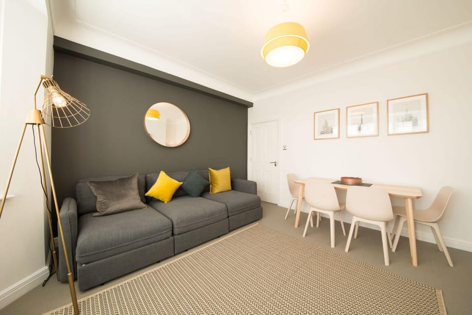 MV1 - Elegant Top-Floor Apartment in Maida Vale Apartment in City of Westminster