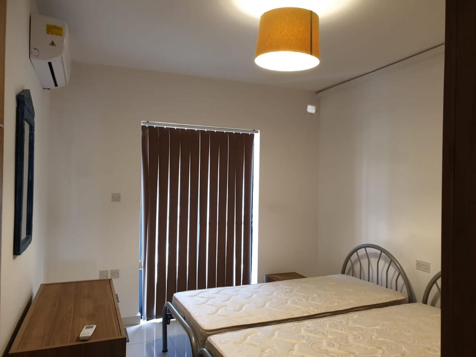 Bedroom, air conditioner