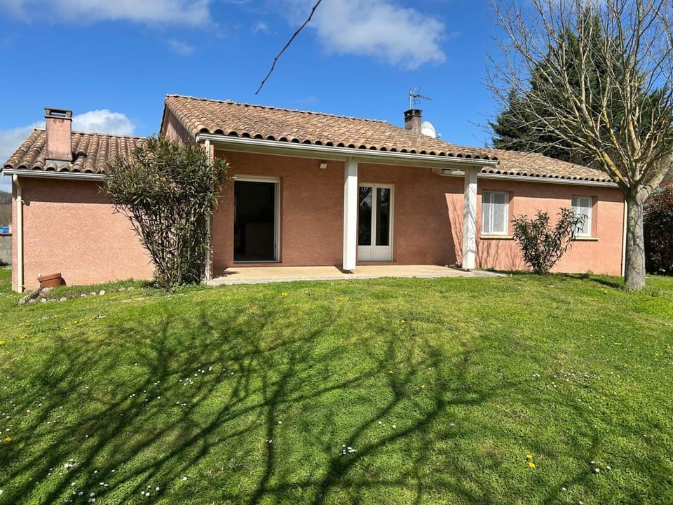 Property building, Day, Garden, Garden view