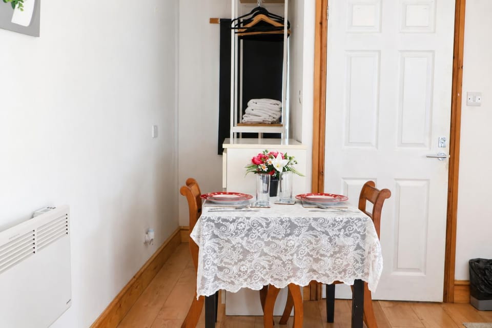Cowley basic studio Apartment in Oxford