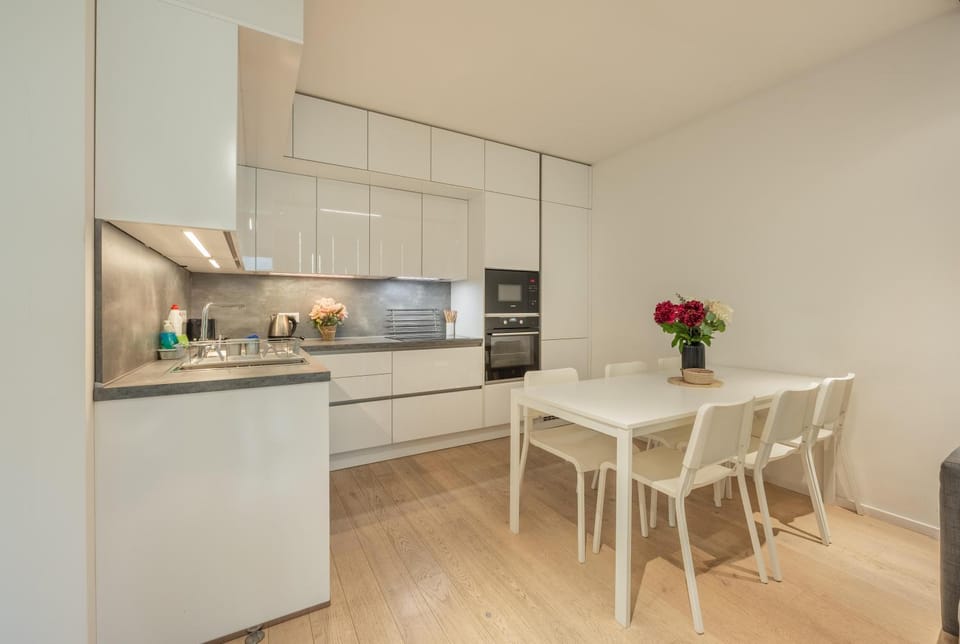 2BR-Private Parking-Balcony-Prague Center-Sleeps 6 Apartment in Prague