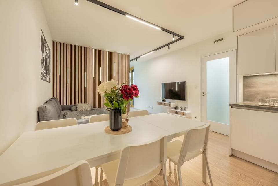 2BR-Private Parking-Balcony-Prague Center-Sleeps 6 Apartment in Prague