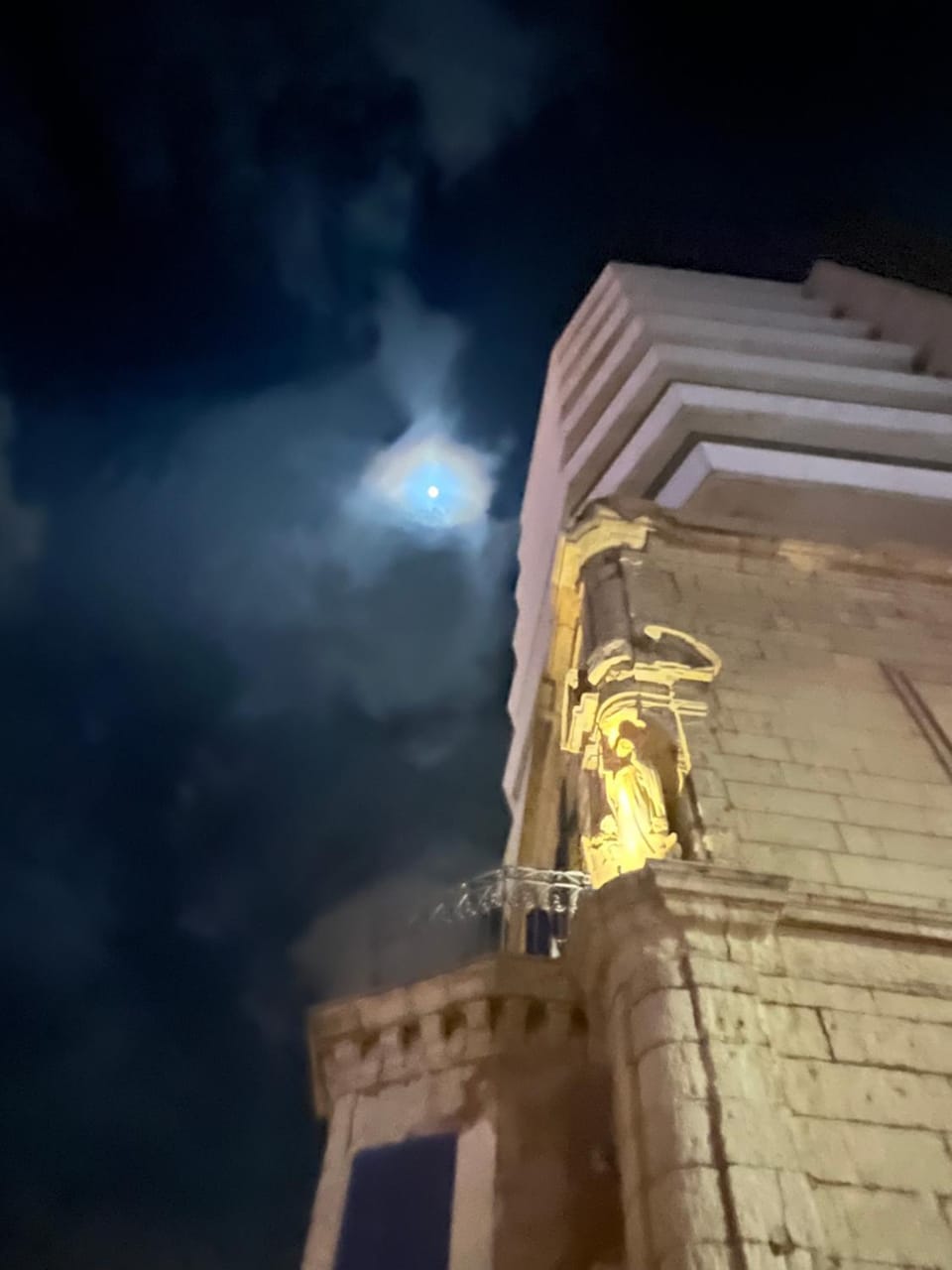 Spacious Room in Traditional Maltese Townhouse Bed and Breakfast in Sliema