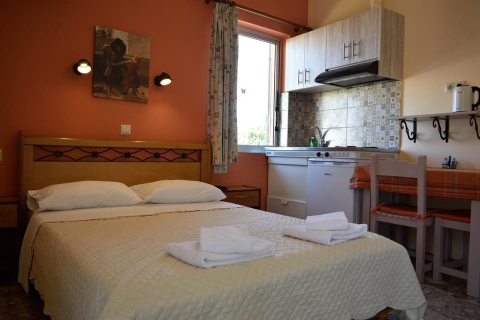 Kitchen or kitchenette, Bedroom