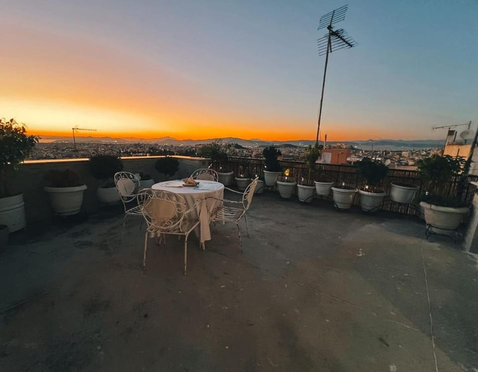 Dining area, Location