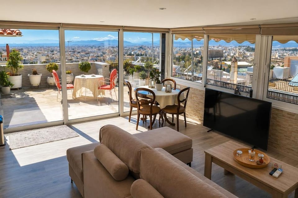 Day, Natural landscape, View (from property/room), Living room, City view