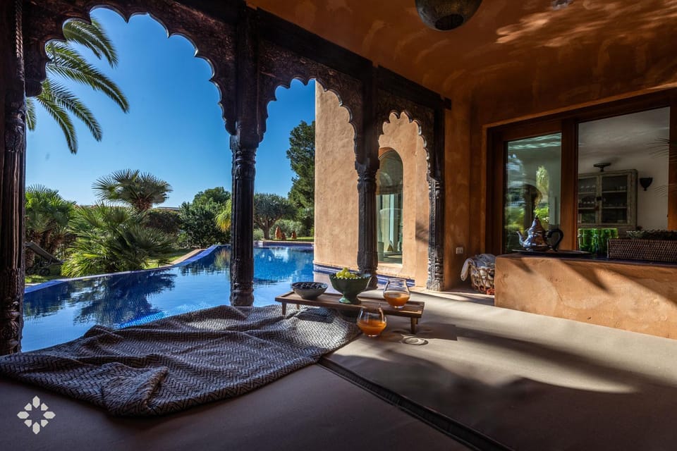 Patio, Day, Natural landscape, Garden, Garden view, Pool view, Swimming pool, sunbed, towels