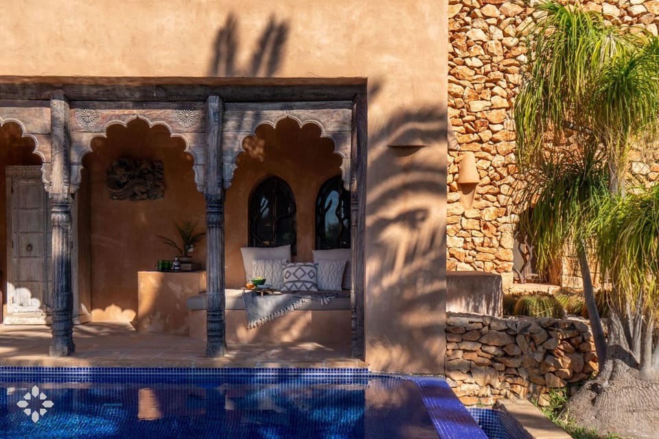 Patio, Day, Pool view, Swimming pool, sunbed