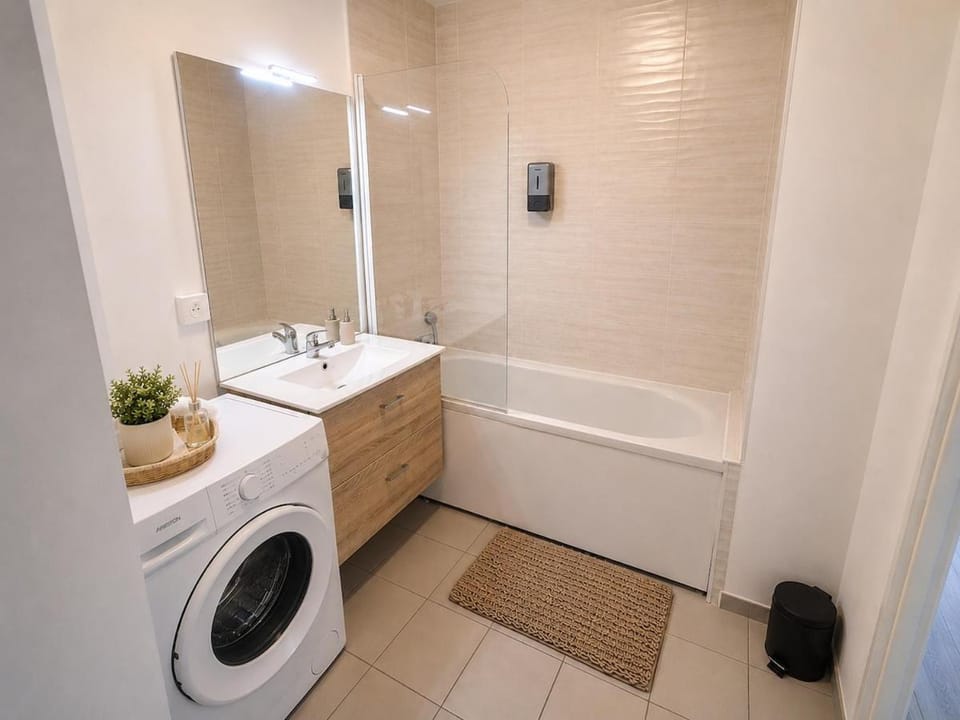 Lesquin Apartment, Airport, Secure Parking Apartment in Hauts-de-France