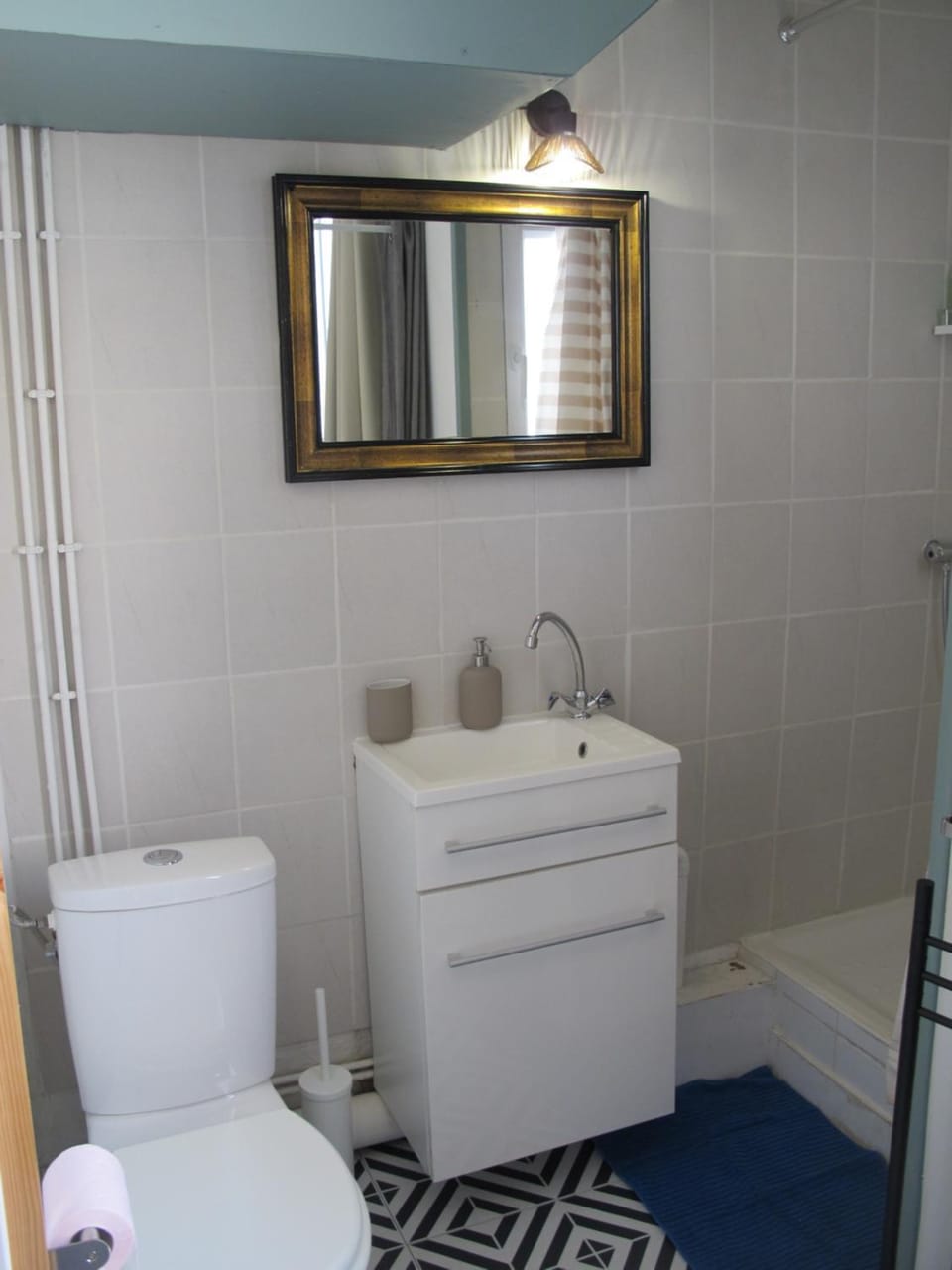 Shower, Toilet, Bathroom, towels
