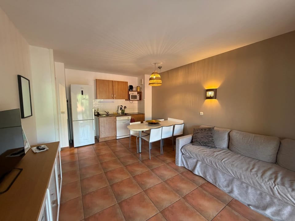 T3 résidence 4 étoiles piscine et 400 m plage Erromardie Apartment in Saint-Jean-de-Luz