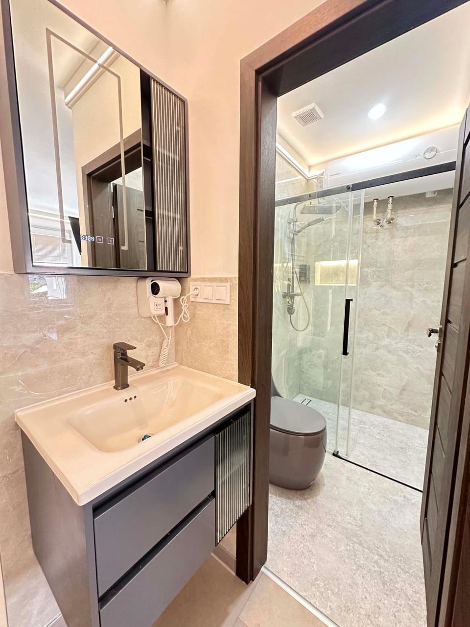 Shower, Toilet, Bathroom, Bath, towels