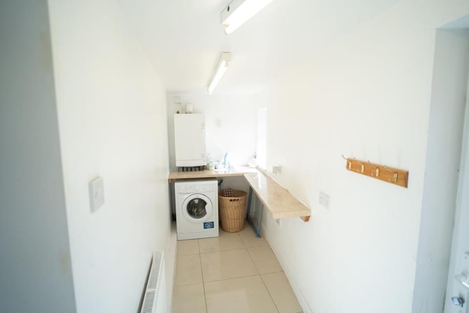 Det 3 bed house 2 mins to Lord St, 2 miles to Royal Birkdale Golf Club House in Southport