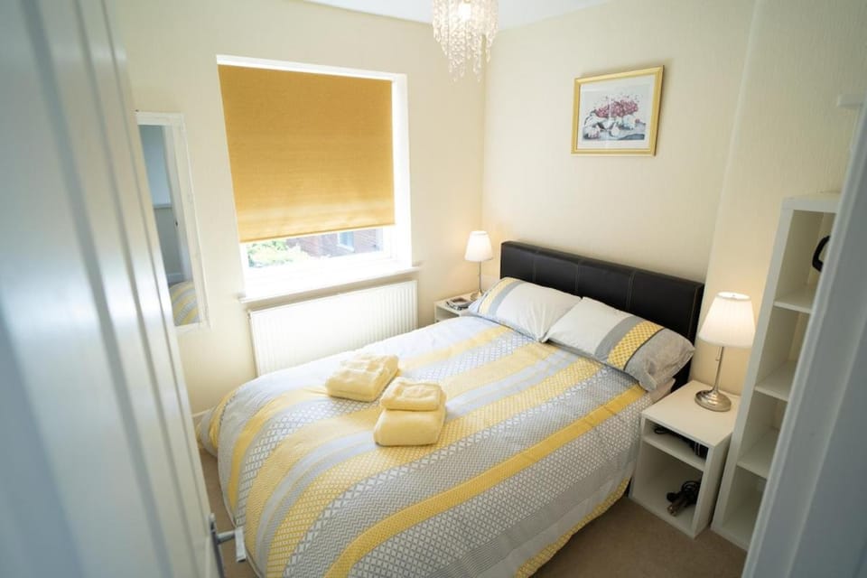 Det 3 bed house 2 mins to Lord St, 2 miles to Royal Birkdale Golf Club House in Southport