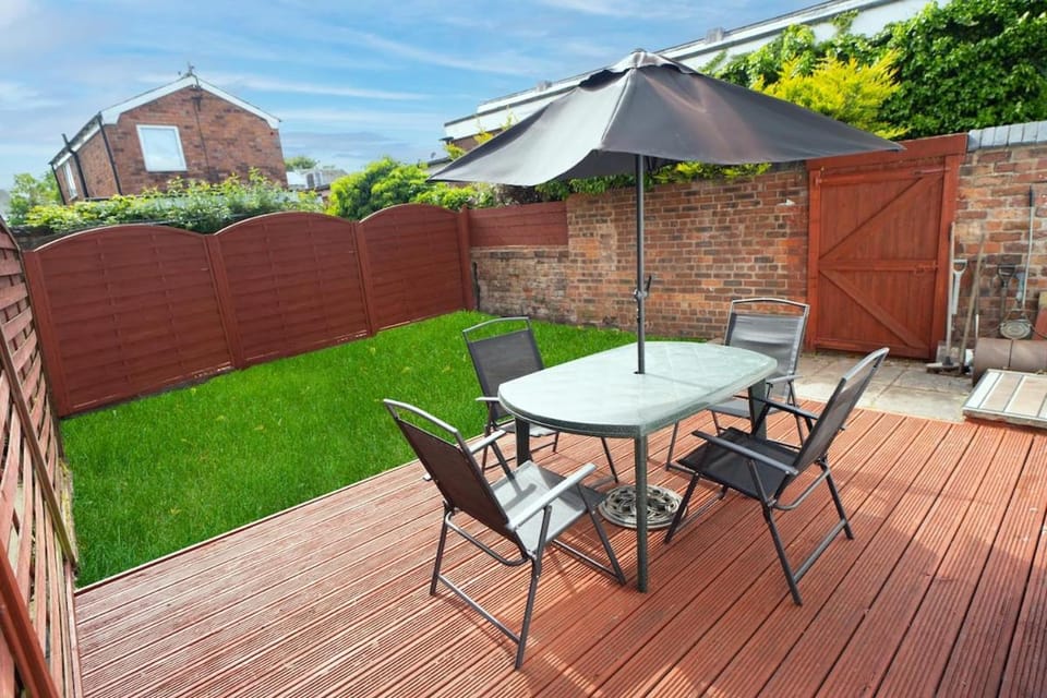 Det 3 bed house 2 mins to Lord St, 2 miles to Royal Birkdale Golf Club House in Southport