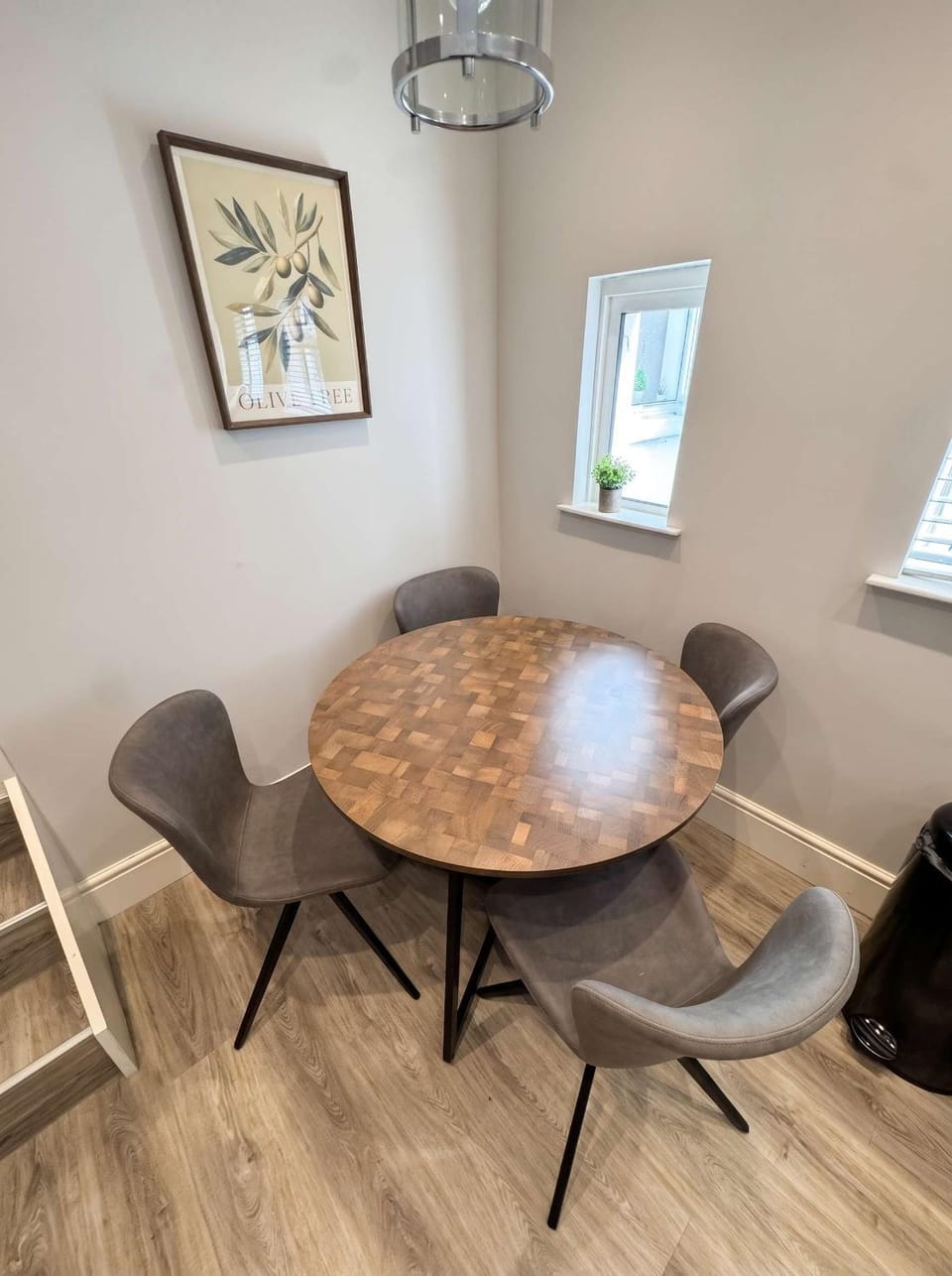 Bright 2-Bed Garden Flat Central Guildford Apartment in Guildford