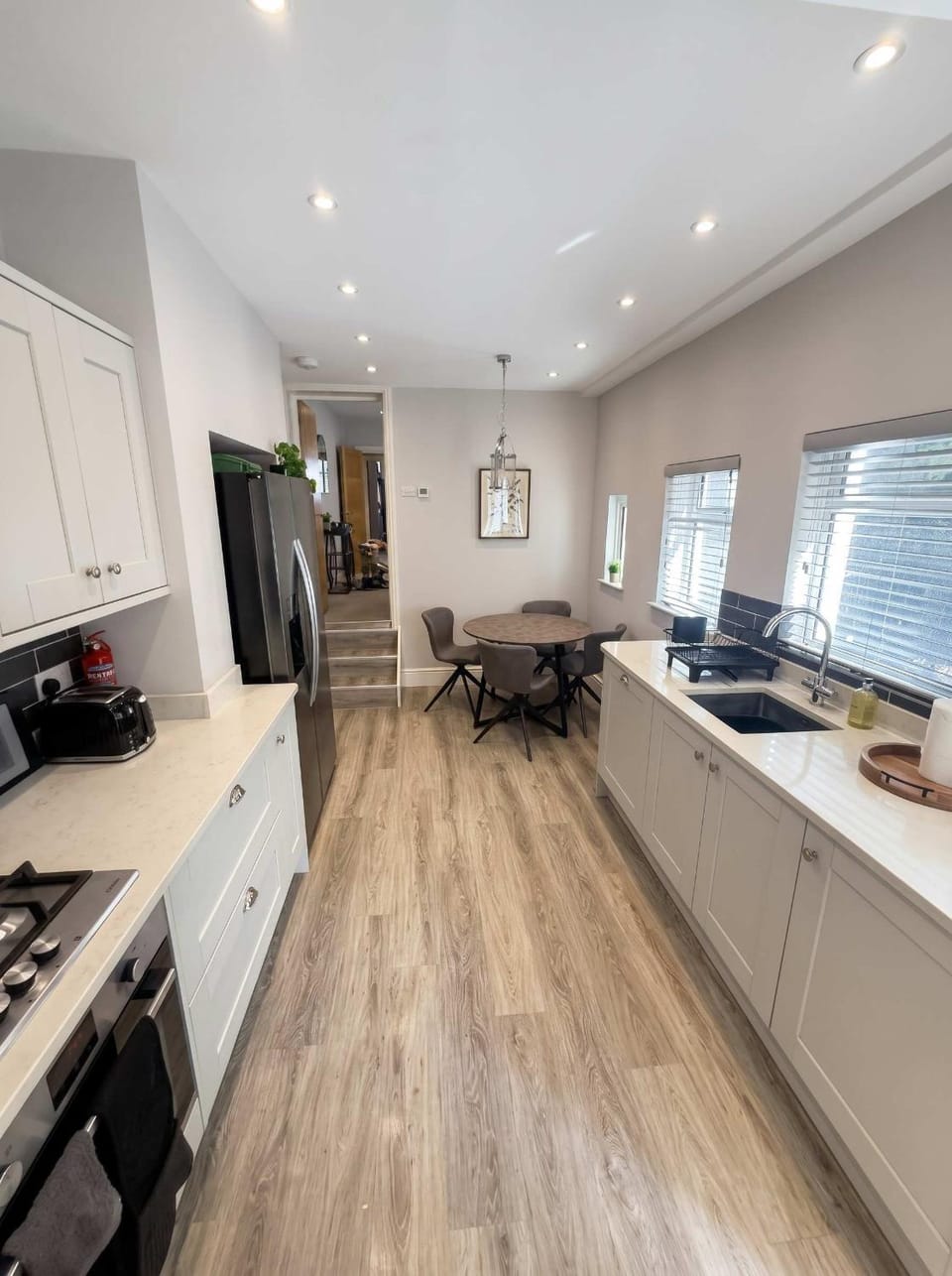 Bright 2-Bed Garden Flat Central Guildford Apartment in Guildford
