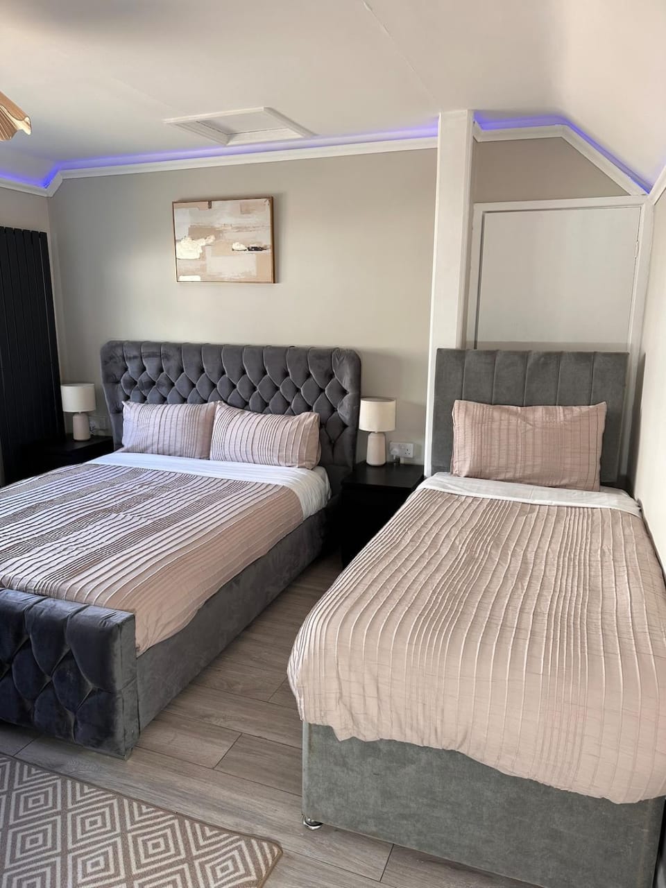 Bed, Photo of the whole room, Bedroom