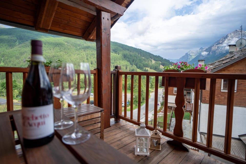 Natural landscape, View (from property/room), Balcony/Terrace, Mountain view