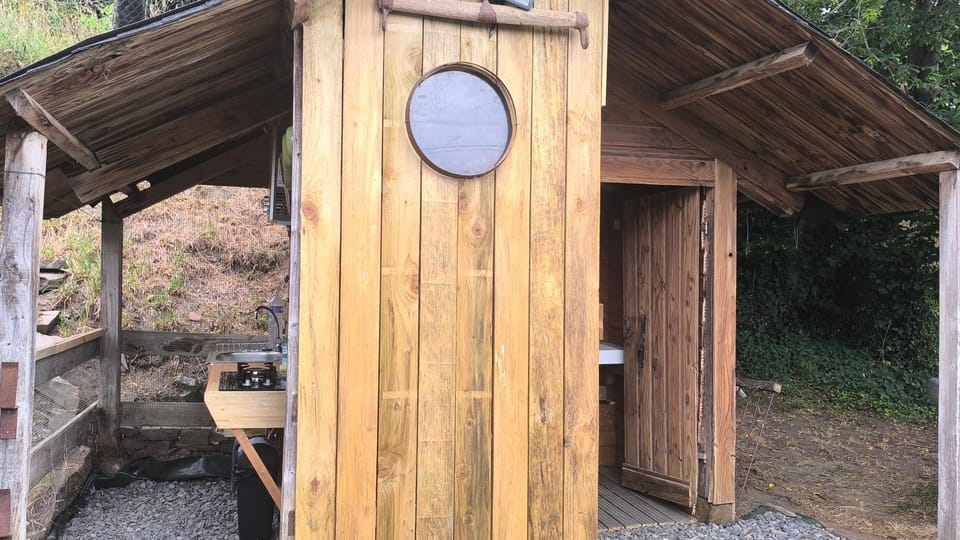 Shower, Toilet