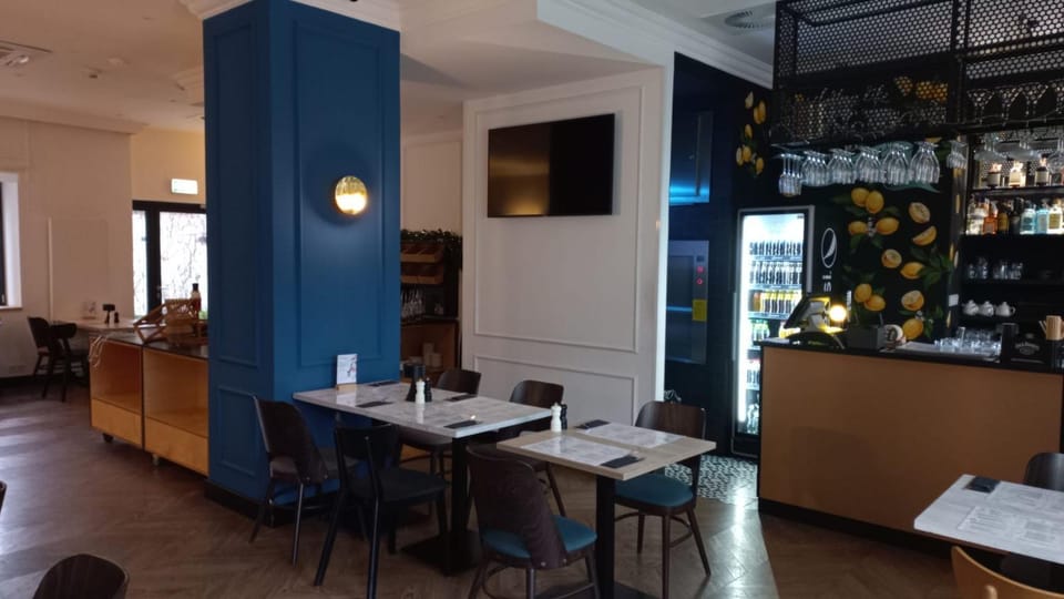 Restaurant/places to eat, Food and drinks