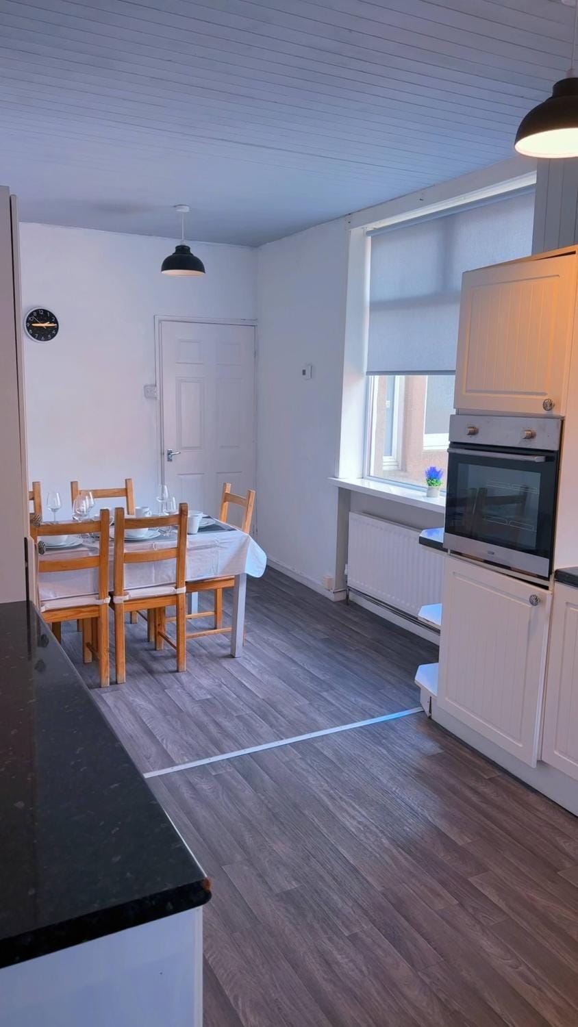 microwave, oven, kitchen