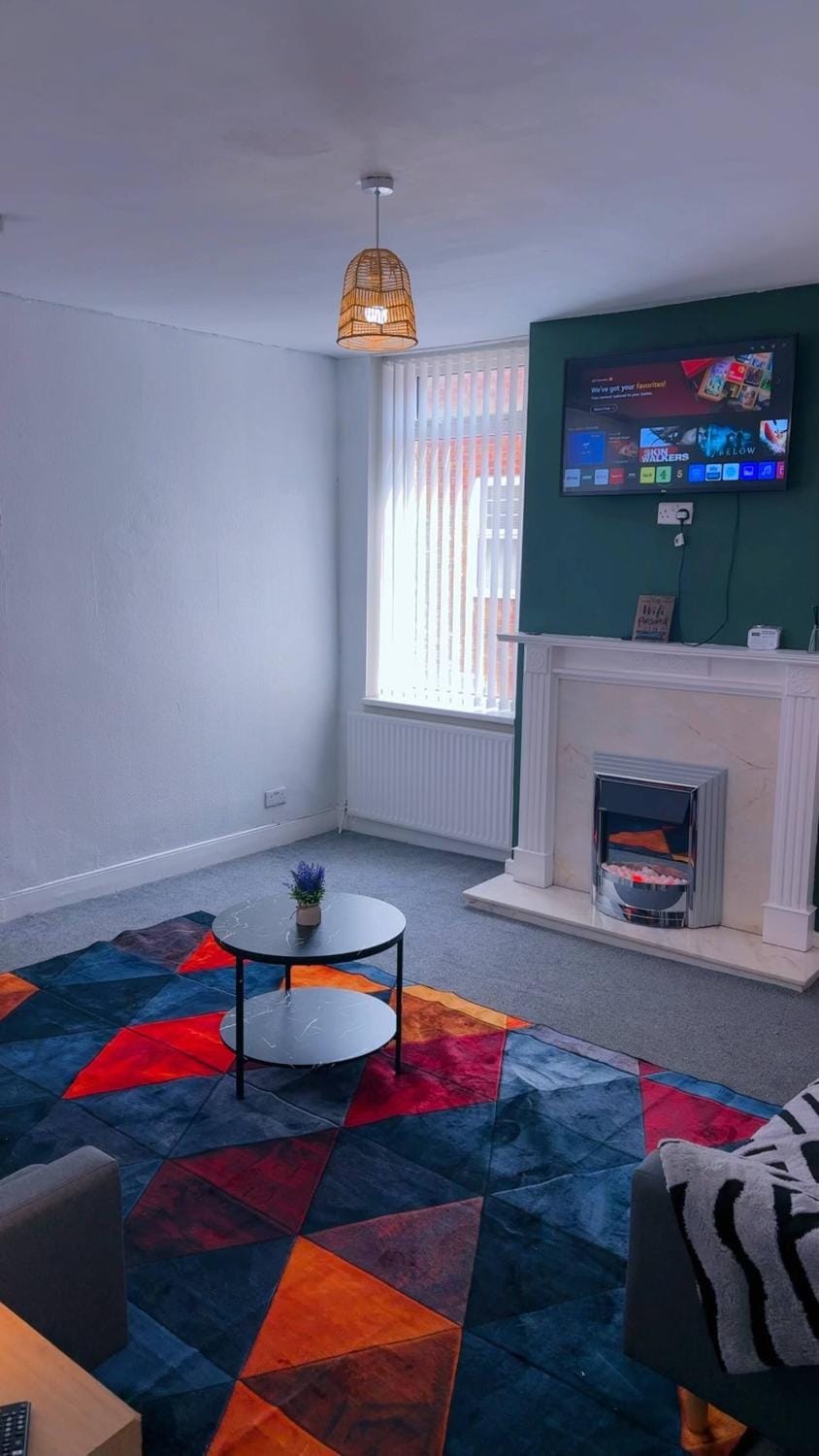 Communal lounge/ TV room, TV and multimedia, Living room, fireplace