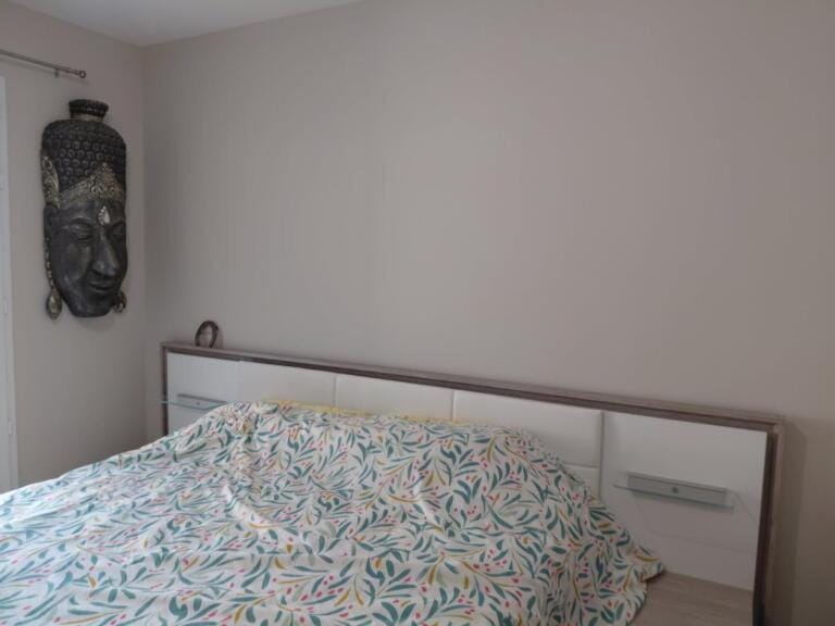 Belle chambre avec salle d eau et wc privatif à Eyragues Vacation rental in Provence-Alpes-Côte d'Azur