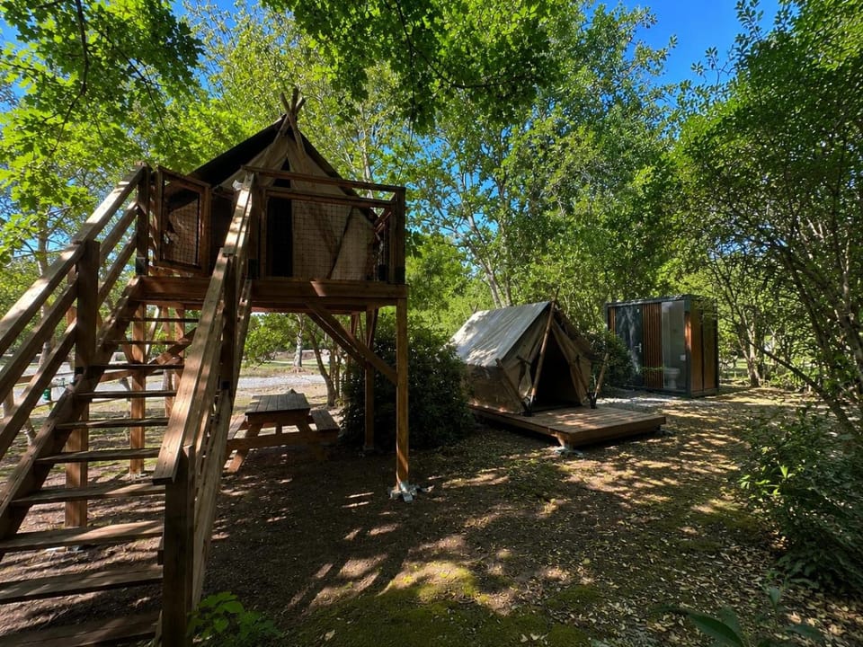 Camping Le Capdeville Campground/ 
RV Resort in Carcans