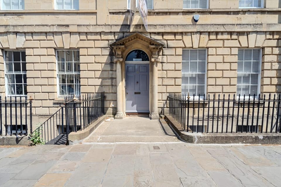 Property building, Facade/entrance