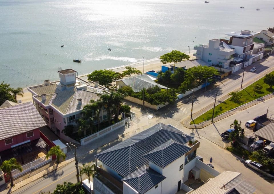 Bird's eye view, City view, Landmark view, Street view