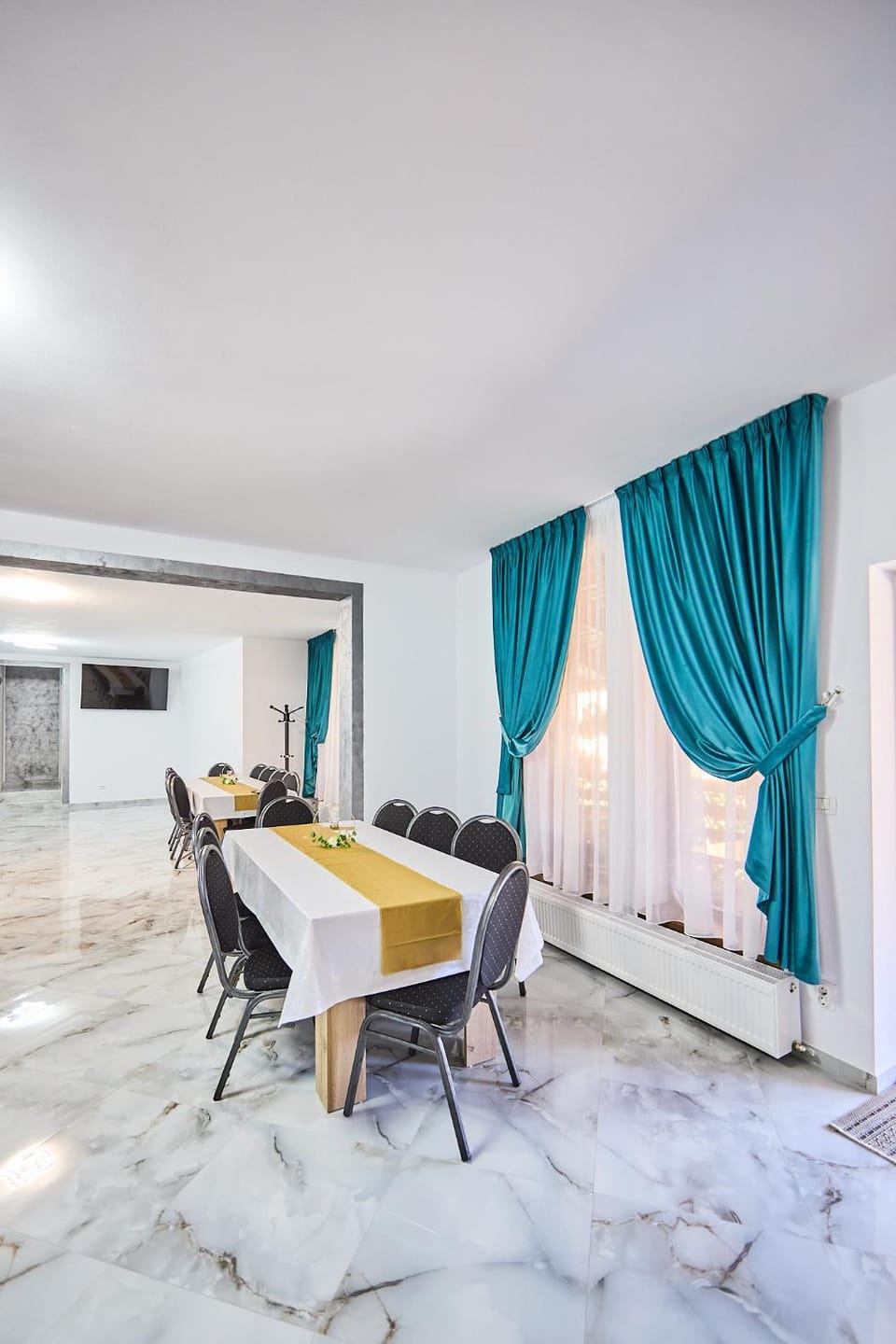 Communal lounge/ TV room, Seating area, Dining area