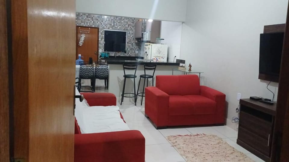 Casa com varanda, garagem e cozinha completa House in State of Goiás