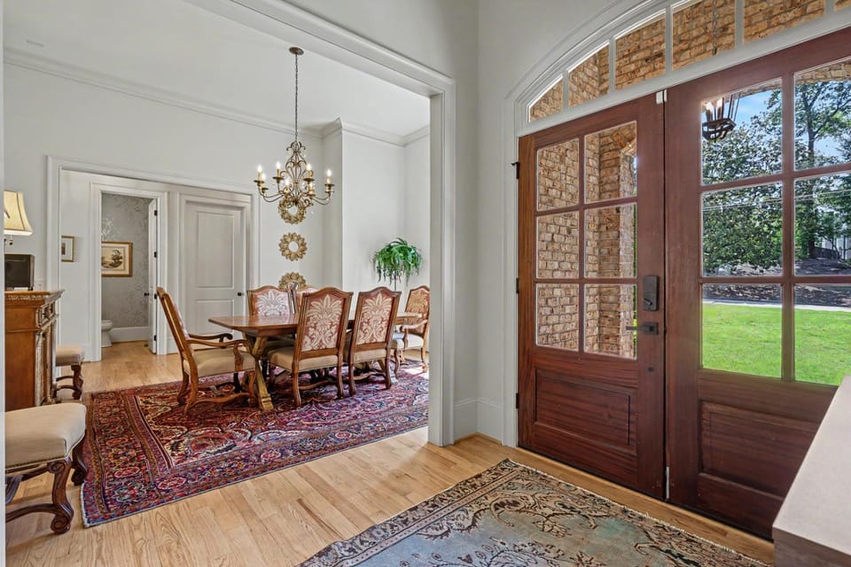 Luxury 6BR estate with private pool gameroom House in Brookhaven