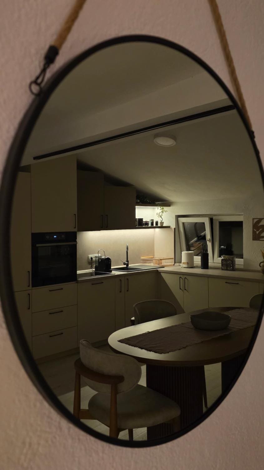Kitchen or kitchenette, Dining area, minibar, stove