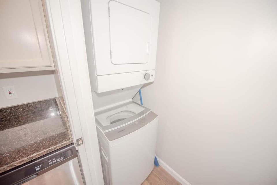 Lilburn Basement APT A min from stonemountainPark Apartment in Tucker