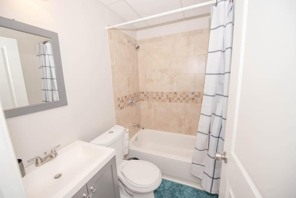 Lilburn Basement APT A min from stonemountainPark Apartment in Tucker