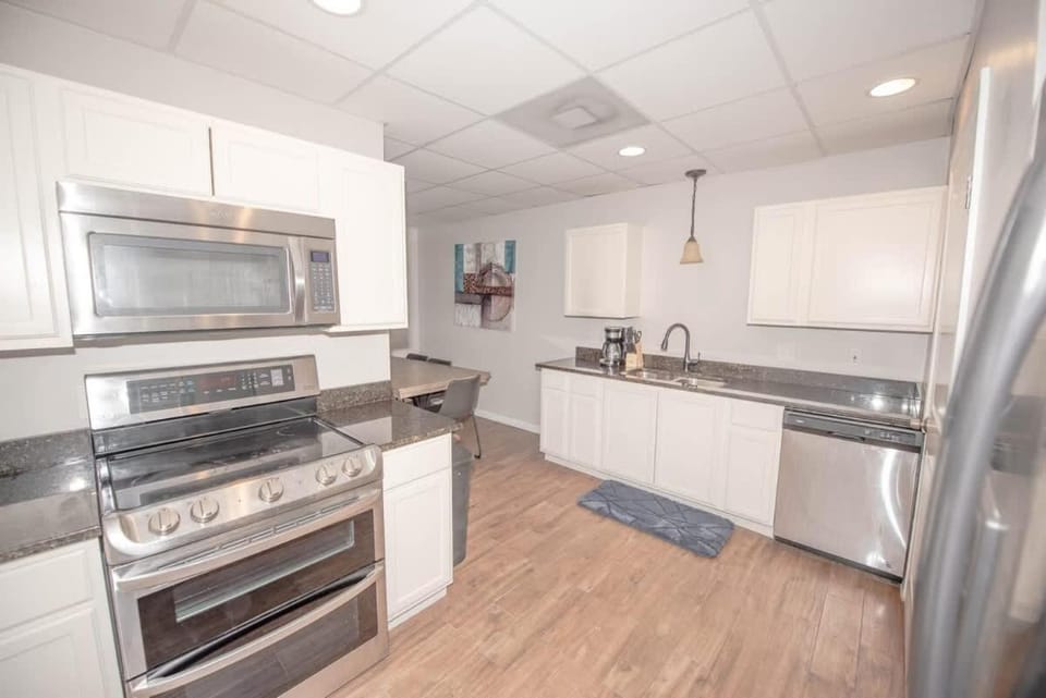 Lilburn Basement APT A min from stonemountainPark Apartment in Tucker