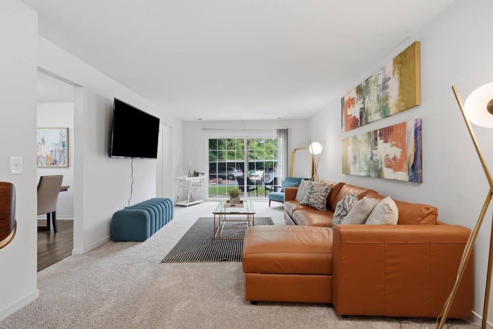 NEW* Spacious Townhome near DT Auburn Hills Apartment in Auburn Hills