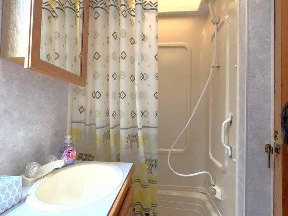 Bonaventure River Camper, Salmon Fishing and Launch Apartment in Quebec