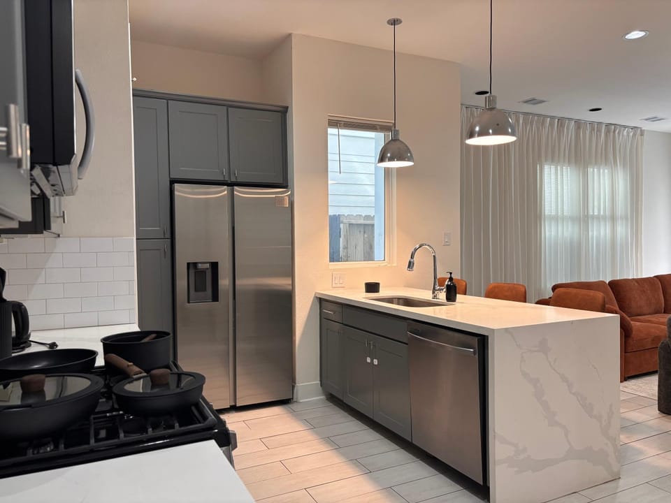 Kitchen or kitchenette, oven, stove